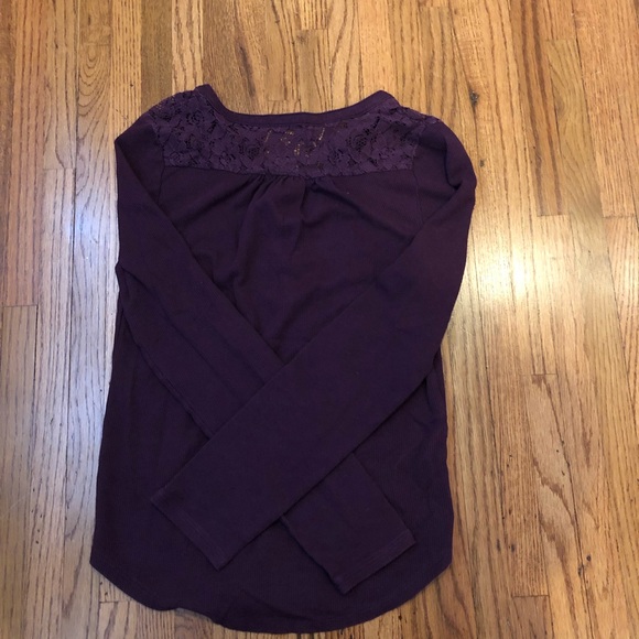 A maroon long sleeve knit shirt - Picture 3 of 3